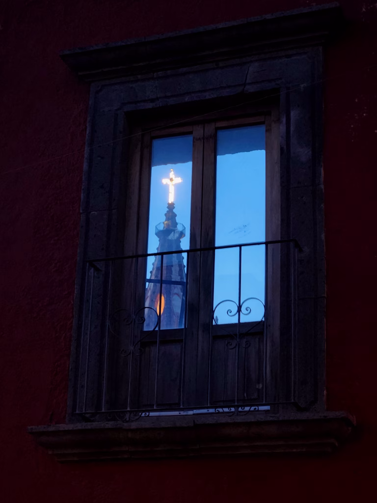 "The Haunting of 2025: Exploring the Evolution of Contemporary Gothic Literature 2 representation of Mexican gothic literature